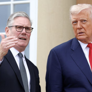 Ιράν: Στάρμερ και Τραμπ συζήτησαν για τη ναυσιπλοΐα στα Στενά του Ορμούζ