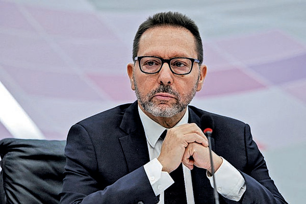 Στουρνάρας: Αστικός μύθος οι τριγωνικές συναλλαγές μεταξύ τραπεζών – servicers
