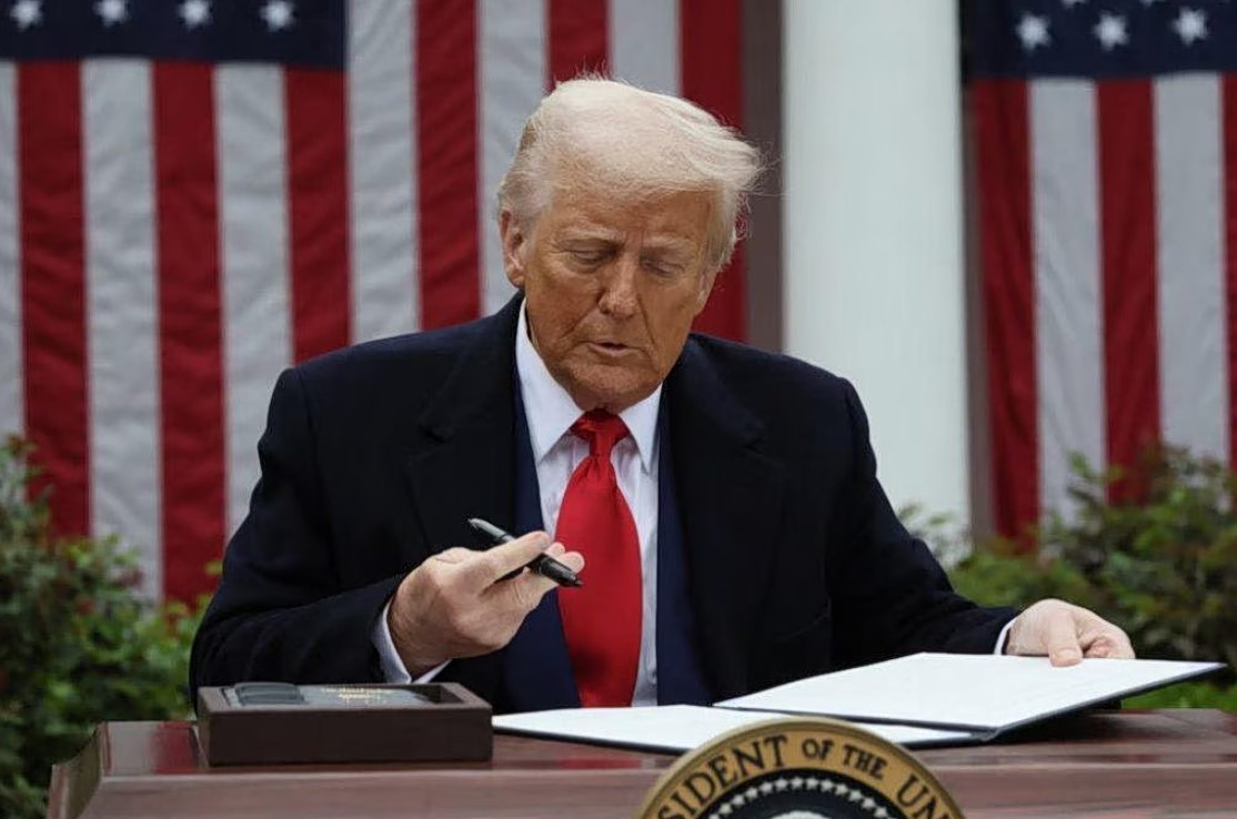 ΗΠΑ: Γιατί ο Τραμπ απειλεί την Κίνα με τελωνειακούς δασμούς 50%