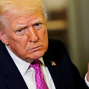 ΗΠΑ: Ο Τραμπ απειλεί να πλήξει ενεργειακές υποδομές και γέφυρες στο Ιράν