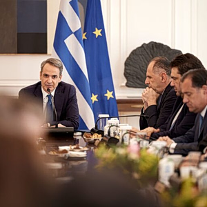 Αυτή δεν είναι κυβέρνηση. Είναι πινάκιο δικαστηρίου