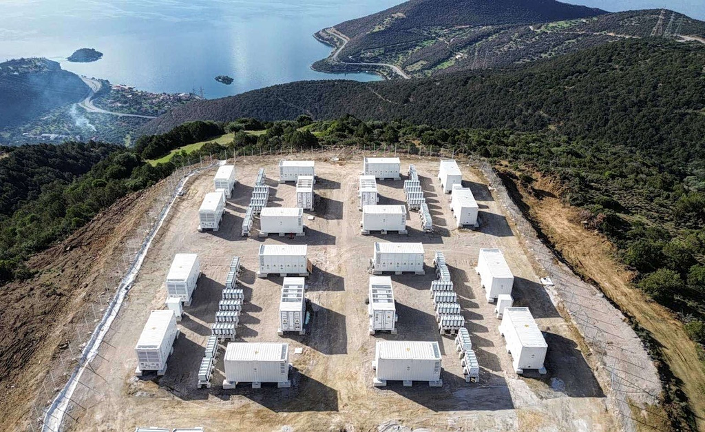 MORE: Σε λειτουργία εισέρχονται τρία έργα αποθήκευσης ηλεκτρικής ενέργειας στην Ελλάδα