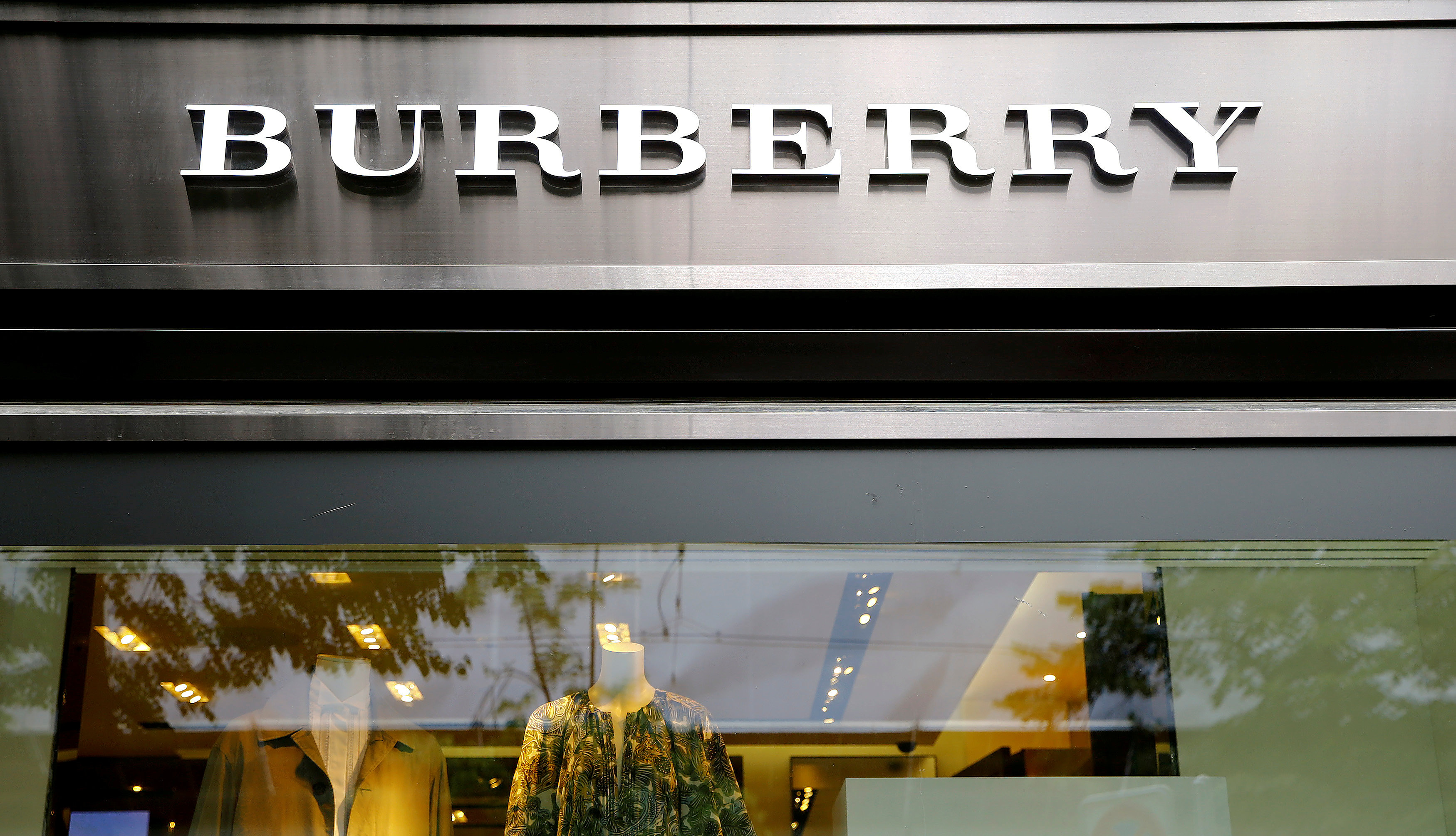 Burberry: Ισχυρές προοπτικές στην Ασία, αλλά εντείνεται ο ανταγωνισμός