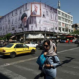 Από μια κλωστή κρέμεται η εκεχειρία – Ο Τραμπ απειλεί να επανέλθει