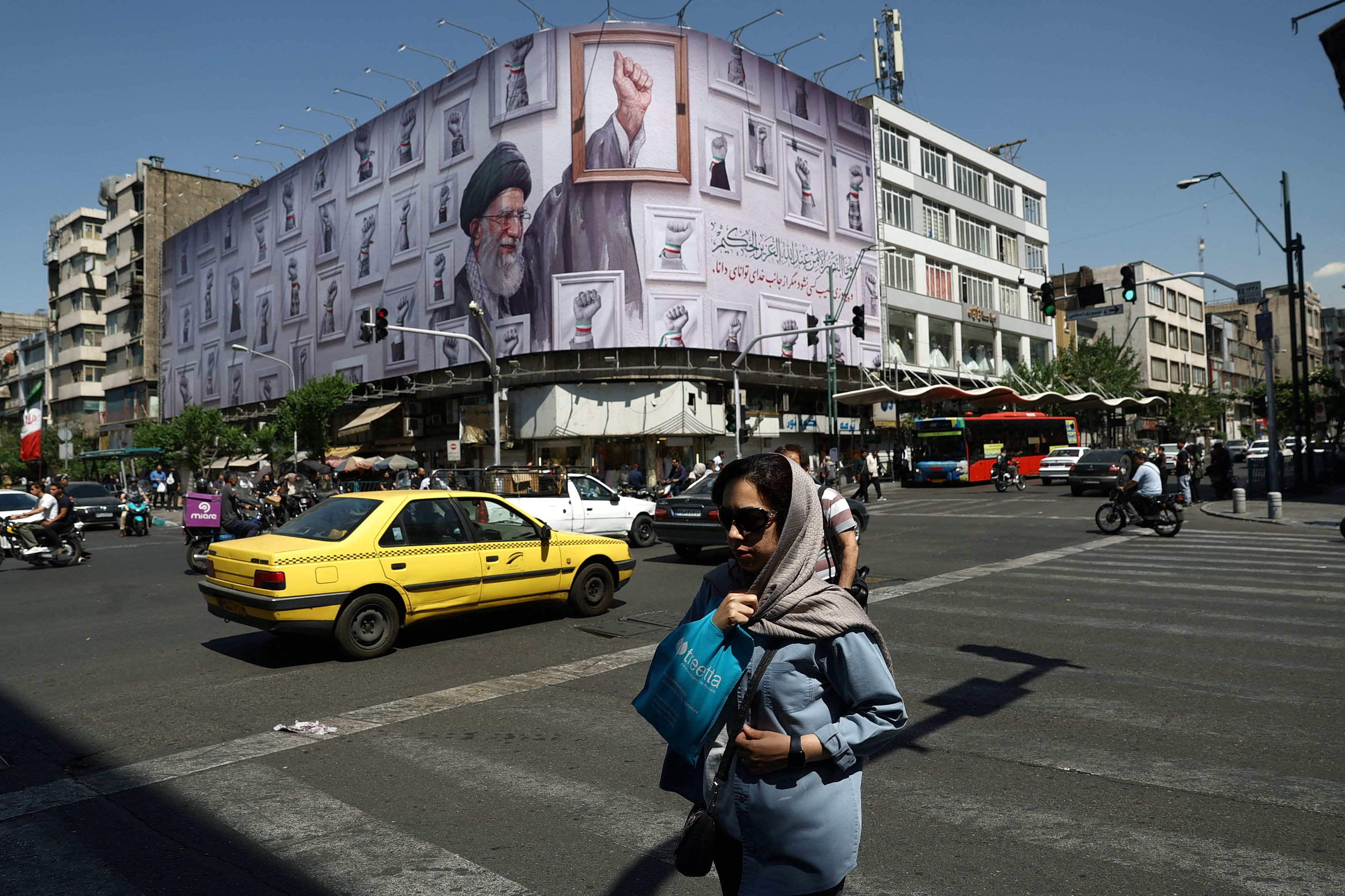 Από μια κλωστή κρέμεται η εκεχειρία – Ο Τραμπ απειλεί να επανέλθει