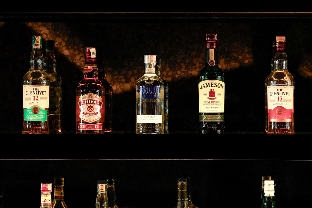 Pernod Ricard: Η μεγάλη σύγκρουση για την άδεια αλκοόλ στην Ινδία