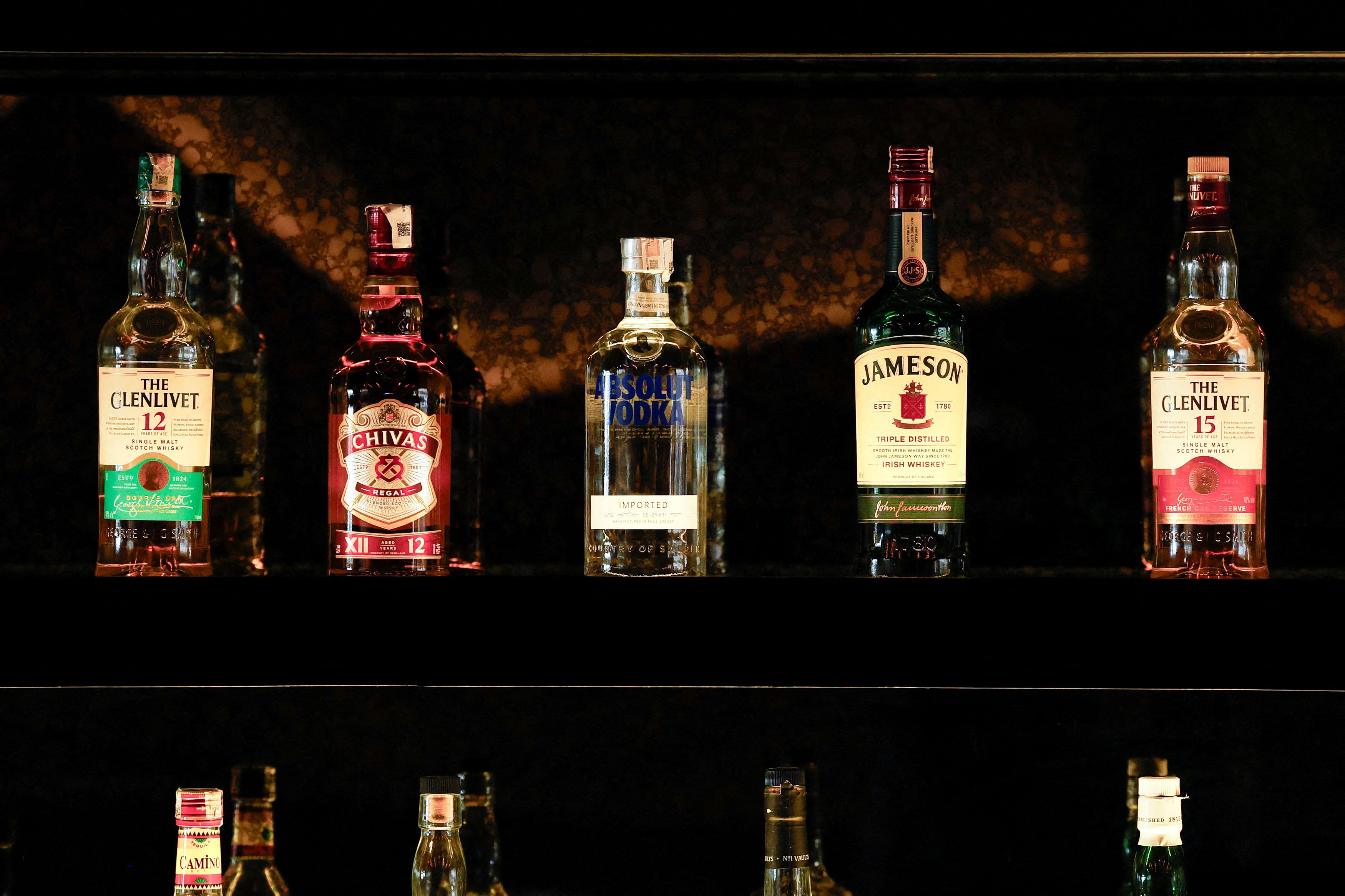 Pernod Ricard: Η μεγάλη σύγκρουση για την άδεια αλκοόλ στην Ινδία