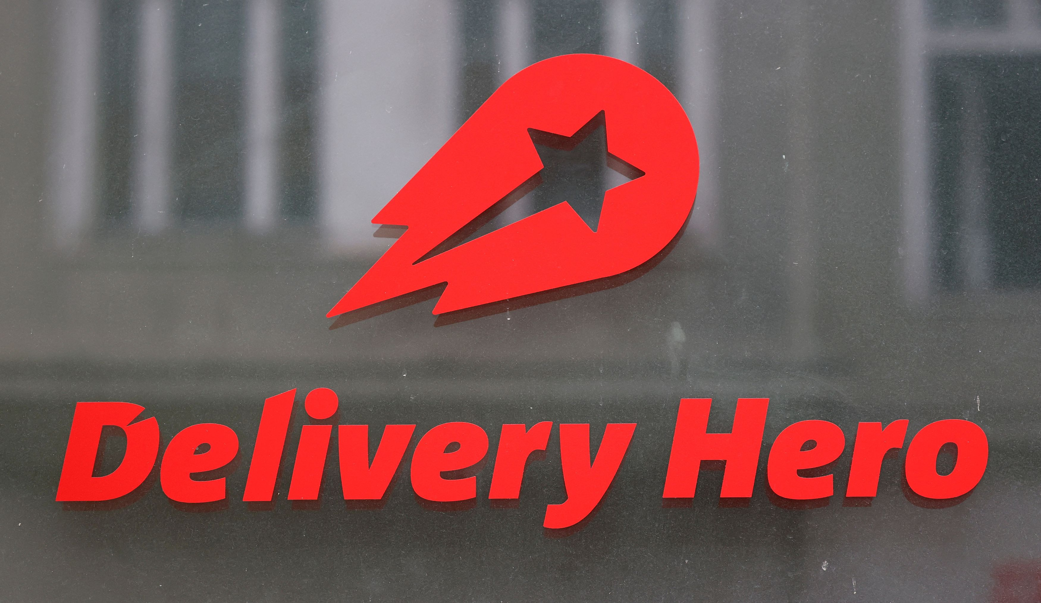 Delivery Hero: Επιβεβαιώνει την πρόταση εξαγοράς της Uber