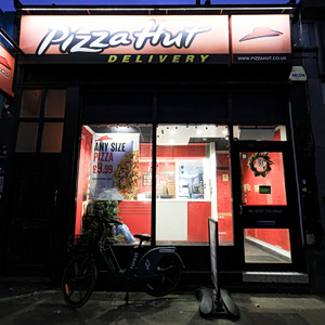 Pizza Hut: Πιθανή πώληση από τη Yum! Brands σε επενδυτικό fund