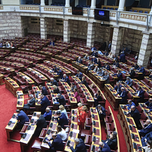 Υποκλοπές: Σφοδρή πολιτική αντιπαράθεση