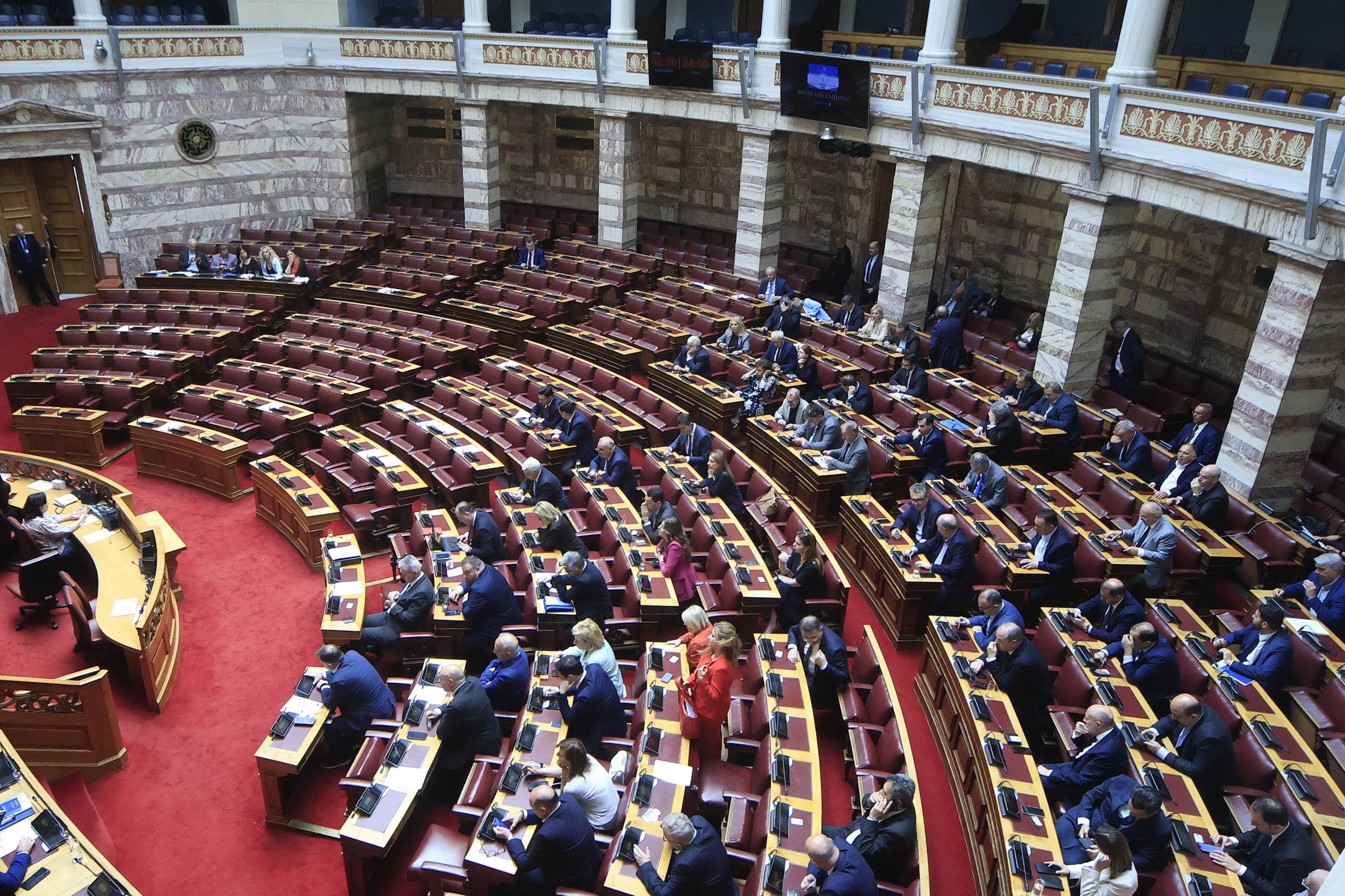 Υποκλοπές: Σφοδρή πολιτική αντιπαράθεση