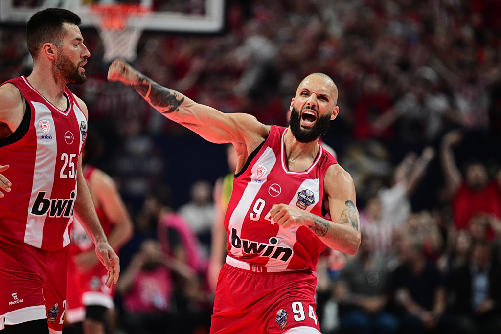 Ολυμπιακός – Φενέρμπαχτσε 79-61: Ο Θρύλος στον τελικό!