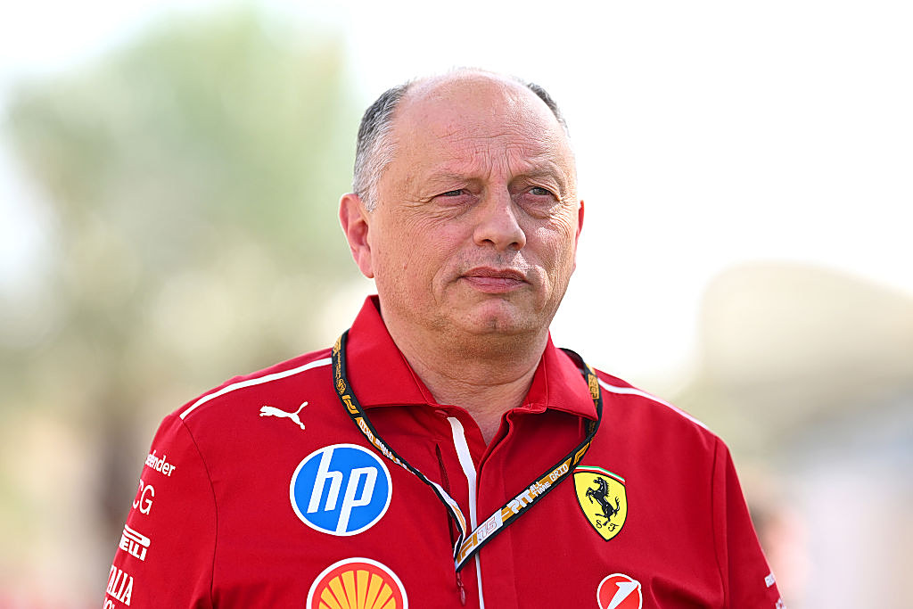 Ferrari: O CEO υπερασπίζεται την τιμή των €550.000 για το πρώτο ηλεκτρικό μοντέλο