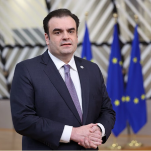 Κυριάκος Πιερρεκάκης: Στο Παρίσι μεταβαίνει τη Δευτέρα για τη G7