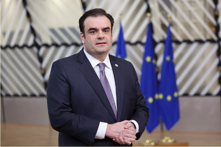 Κυριάκος Πιερρεκάκης: Στο Παρίσι μεταβαίνει τη Δευτέρα για τη G7