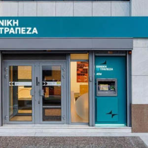 Εθνική Τράπεζα: Τα…μαζεύει για τη χρέωση 0,80 ευρώ σε λογαριασμό – Το μήνυμα σε πελάτες
