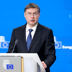 Ντομπρόβσκις: «Εθνική αρμοδιότητα» η στεγαστική πολιτική