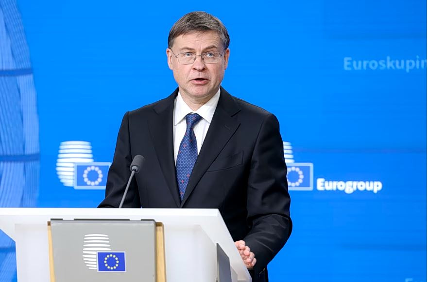 Ντομπρόβσκις: «Εθνική αρμοδιότητα» η στεγαστική πολιτική