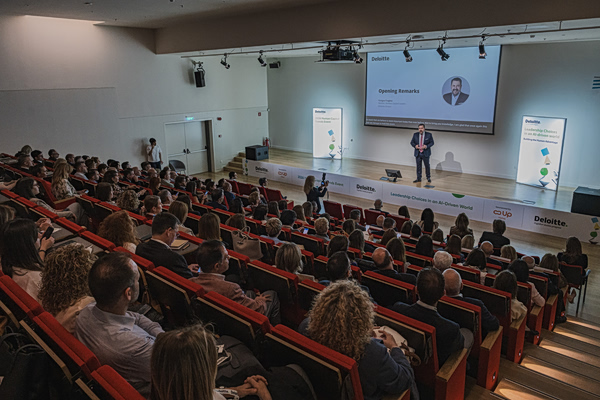 Deloitte: Η Τεχνητή Νοημοσύνη ως πολλαπλασιαστής του ανθρώπινου πλεονεκτήματος