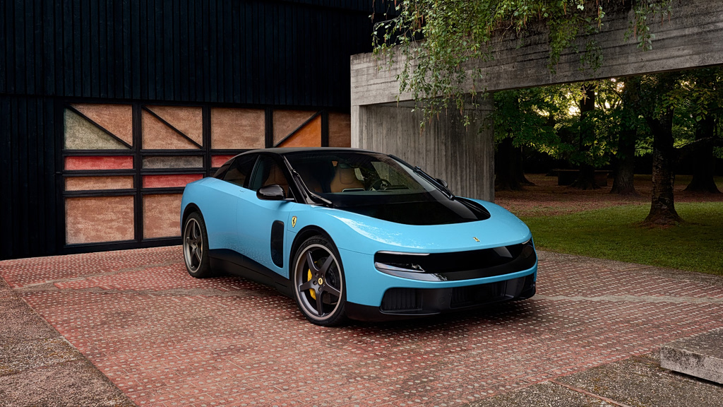 Ferrari: Παρουσίασε το ηλεκτροκίνητο πενταθέσιο Luce
