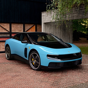 Ferrari: Παρουσίασε το ηλεκτροκίνητο πενταθέσιο Luce