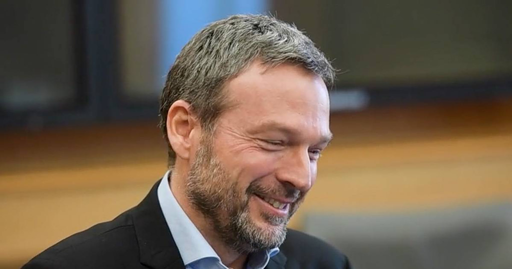 ΕΕ: «Αφέλεια» η προσκόλληση σε παλιά οικονομικά μοντέλα, λέει κεντρικός τραπεζίτης