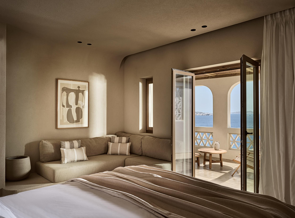 SWOT Hospitality: Ενισχύεται η συνεργασία μεταξύ Bain Capital