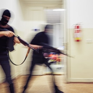 Ασφαλιστικές: «Ανεβαίνουν» τα ασφάλιστρα για επίδοξους δολοφόνους στις ΗΠΑ