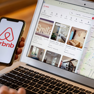 Airbnb: Έρχονται πρόστιμα για αδήλωτα εισοδήματα