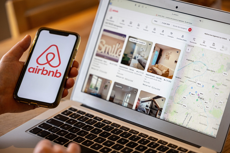 Airbnb: Έρχονται πρόστιμα για αδήλωτα εισοδήματα