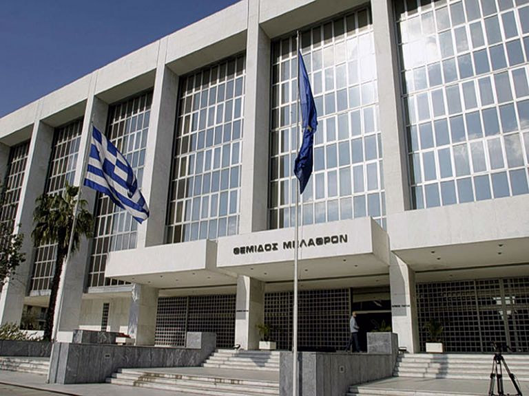 Έντονη κριτική για το σκάνδαλο των υποκλοπών