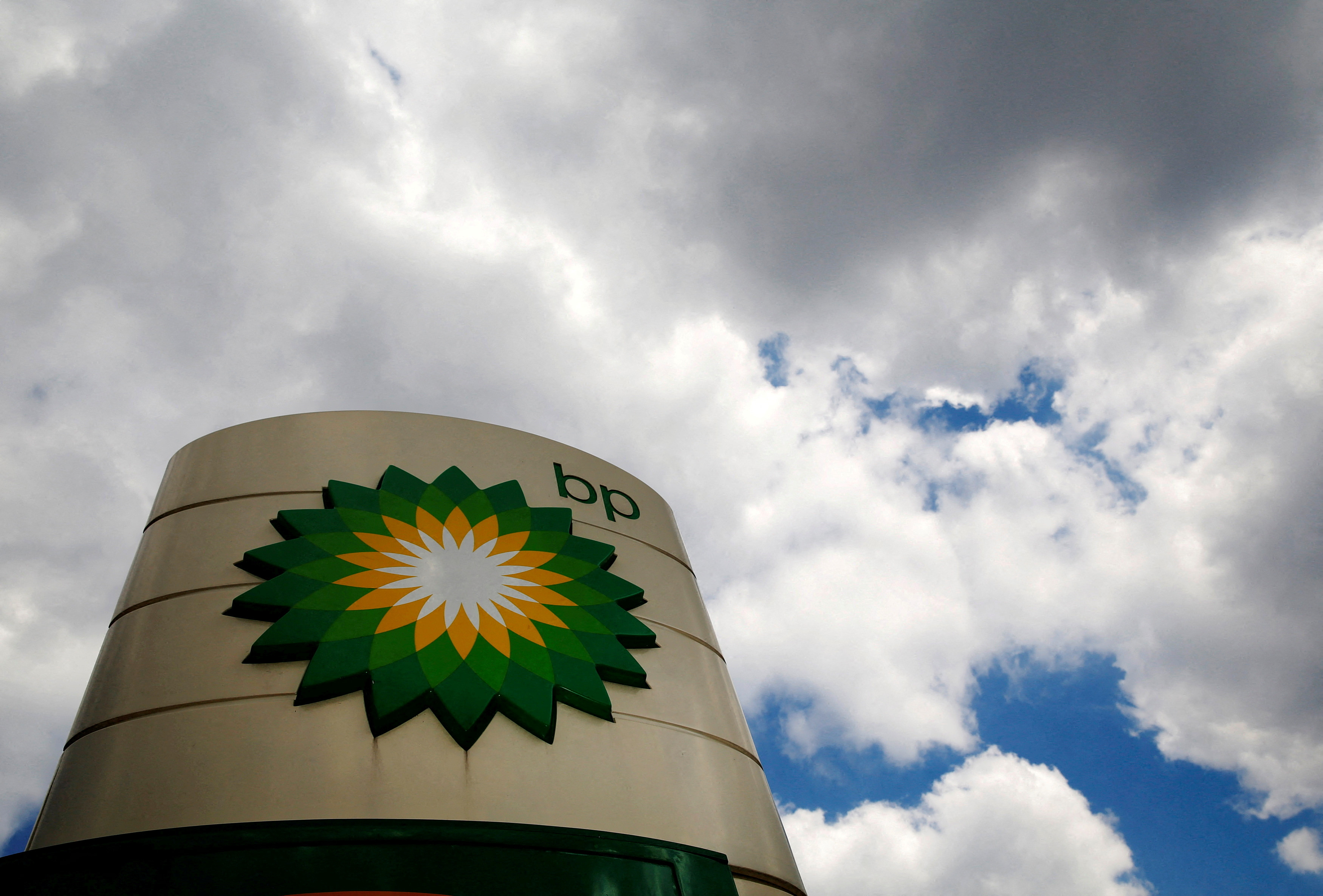 BP: Βουτιά μετοχής μετά την απομάκρυνση του προέδρου από το διοικητικό συμβούλιο