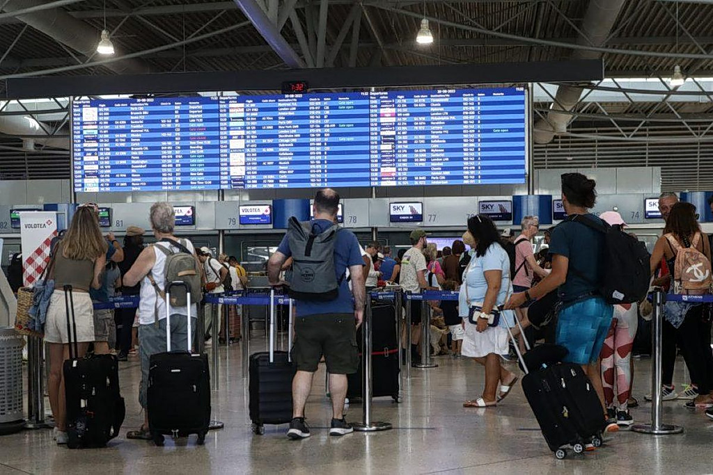 Greece Tourism Revenue Surges in Q1 as Visitor Numbers Jump