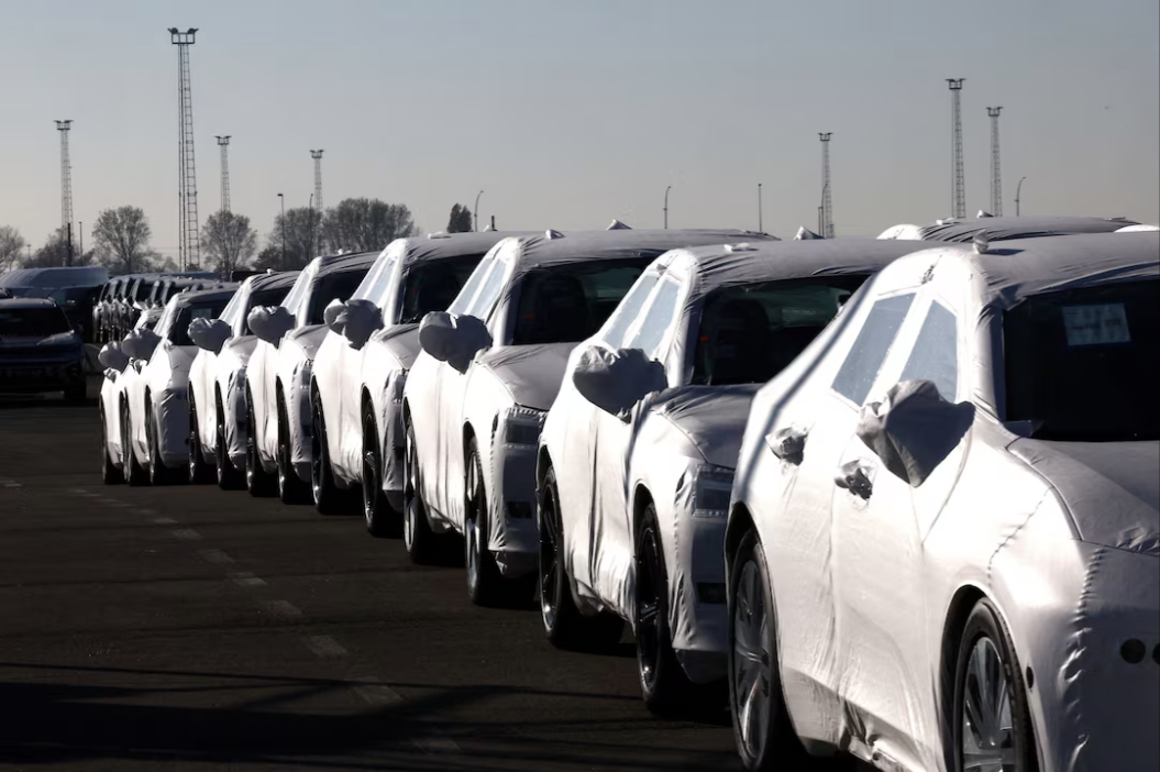 ΕΕ: Απαντά στις απειλές Τραμπ για δασμούς 25% στα οχήματα