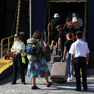 Holiday Exodus Peaks as Thousands Leave Athens