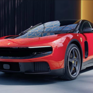 Ferrari: Η μετοχή καταρρέει μετά τις αρνητικές κριτικές για το πρώτο της EV