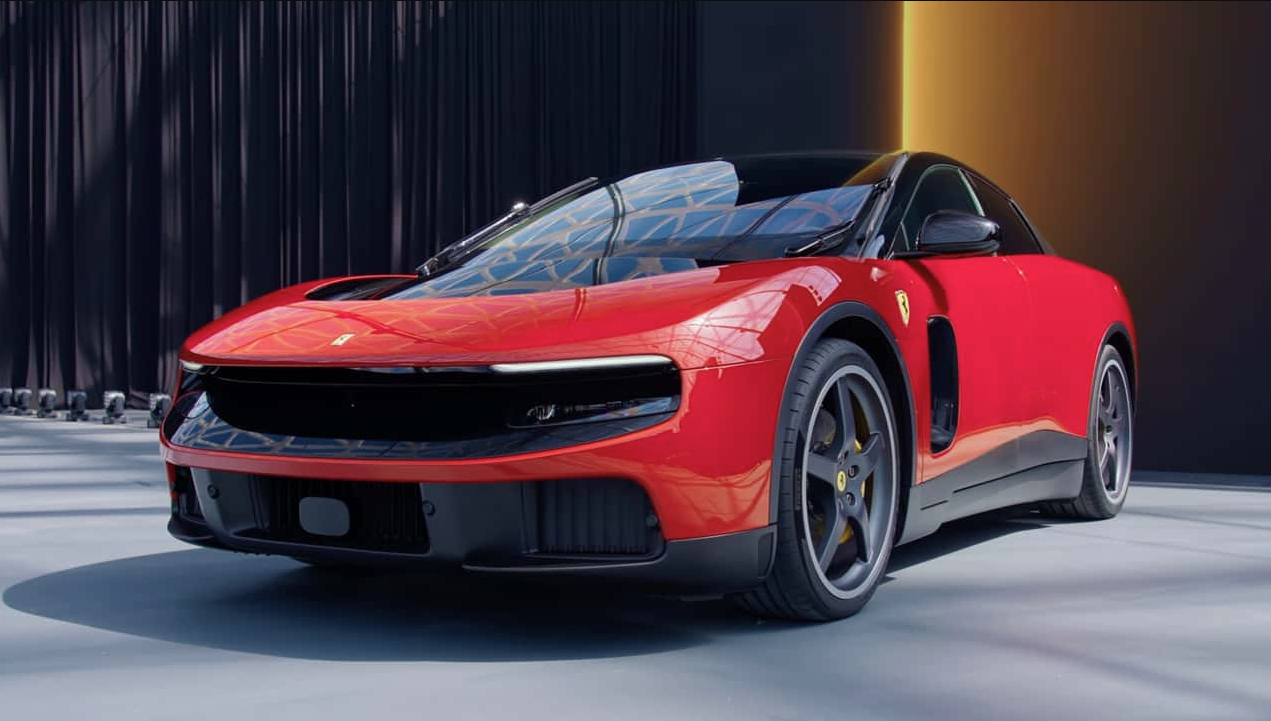 Ferrari: Η μετοχή καταρρέει μετά τις αρνητικές κριτικές για το πρώτο της EV