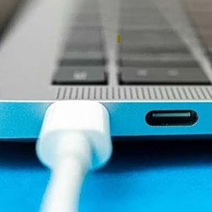 Φορτιστές: Υποχρεωτικό το USB-C σε όλα τα laptop στην ΕΕ