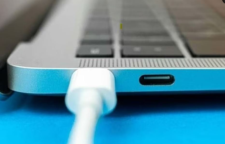 Φορτιστές: Υποχρεωτικό το USB-C σε όλα τα laptop στην ΕΕ