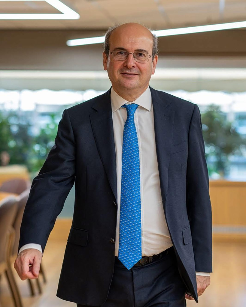 Κωστής Χατζηδάκης: Μια υπεύθυνη δήλωση αντί πλήθους δικαιολογητικών