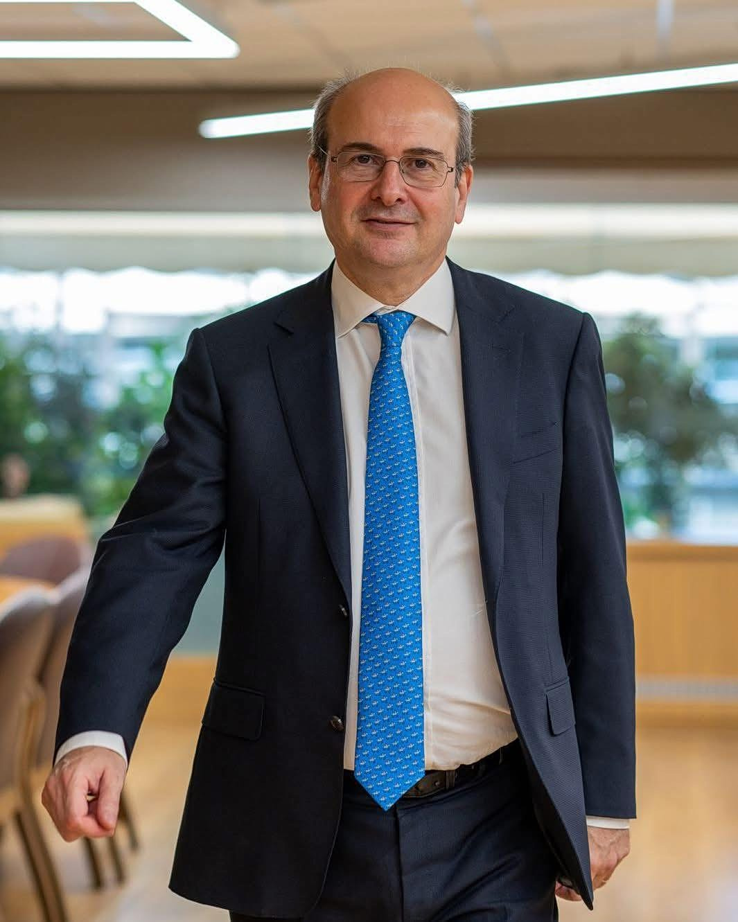 Κωστής Χατζηδάκης: Μια υπεύθυνη δήλωση αντί πλήθους δικαιολογητικών