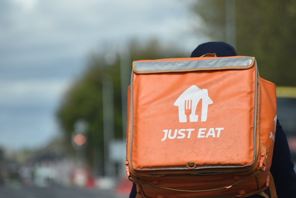 Just Eat: Δικαστικός αγώνας χιλιάδων διανομέων για μισθούς και διακοπές