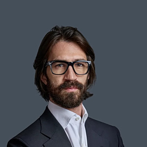 Ray-Ban: Πού οδηγούν ίντριγκες και κόντρες δισεκατομμυρίων