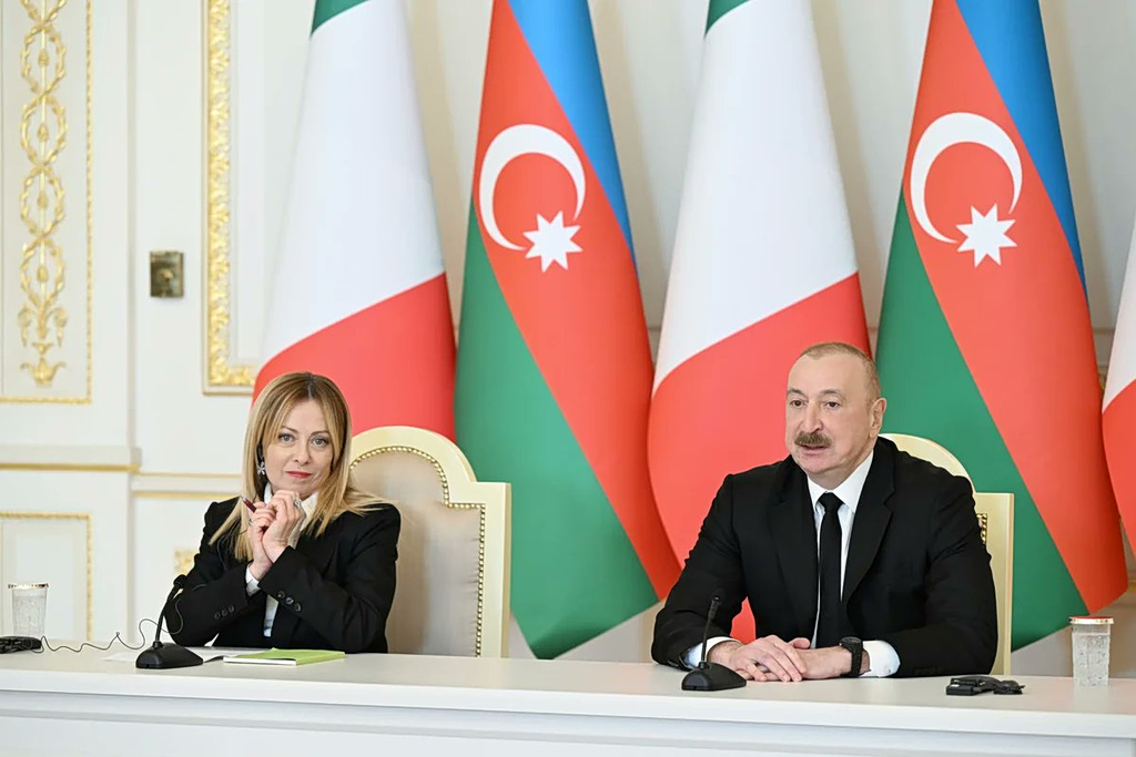 Μελόνι: Deal με Αλίεφ – Αέριο και καύσιμα από τη Socar