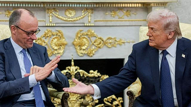Δασμοί: Μερτς υπέρ Τραμπ για τους δασμούς 25% στα ευρωπαϊκά οχήματα
