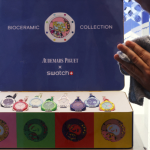 Swatch: Γιατί η συνεργασία της με την Audemars Piguet προκάλεσε ουρές έξω από τα καταστήματα;