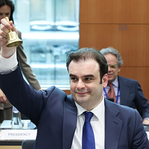Πιερρακάκης σε FT: «Απολύτως απαραίτητες» οι μεταρρυθμίσεις της τρόικας