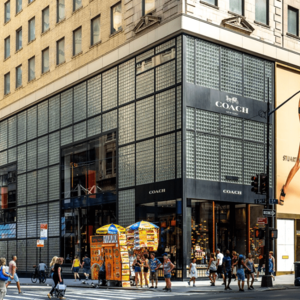 Wall Street: Γιατί προτιμά την Coach από την Gucci