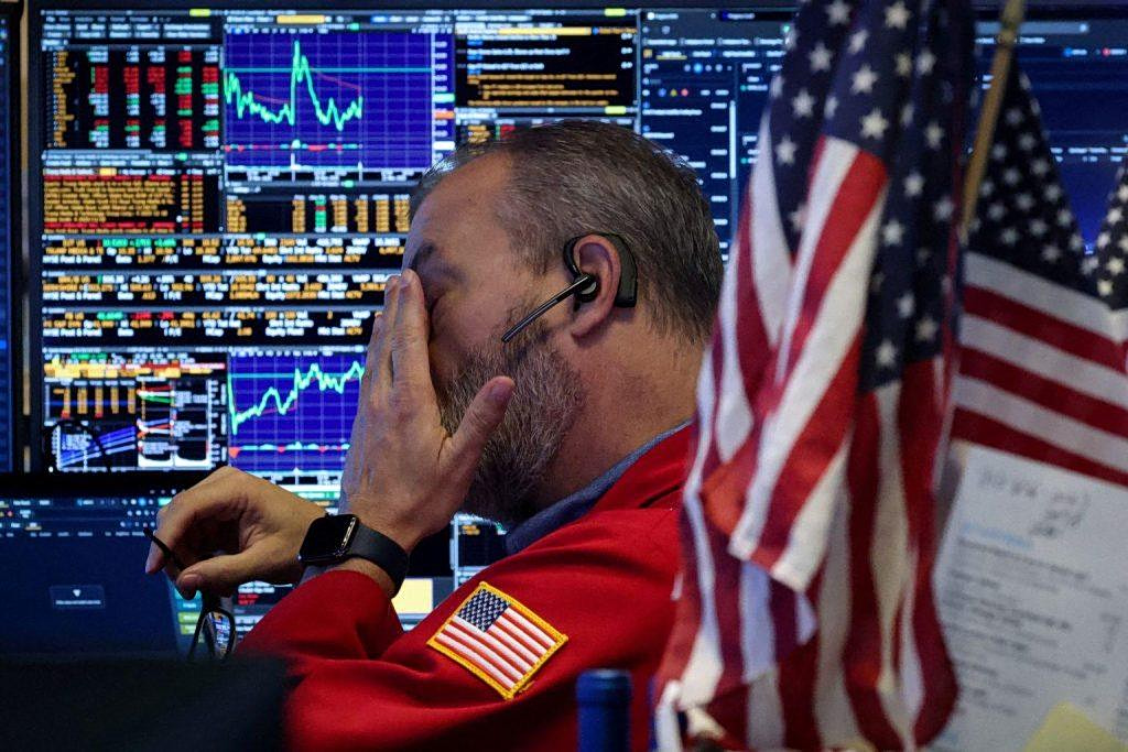 Wall Street: Πιέσεις μετά τα στοιχεία πληθωρισμού και το νέο άλμα στο πετρέλαιο
