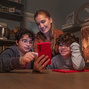 Έρευνα Vodafone: Το 73% των νέων χάνει τον έλεγχο του χρόνου στο internet